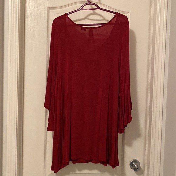 Lovely raspberry top with pleats in front & fancy 3/4 sleeves - Picture 2 of 4